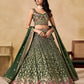 Sehen Sie umwerfend aus in diesem wunderschönen cremefarbenen Lehenga-Set