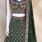 Sehen Sie umwerfend aus in diesem wunderschönen cremefarbenen Lehenga-Set