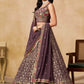 Sehen Sie umwerfend aus in diesem wunderschönen cremefarbenen Lehenga-Set
