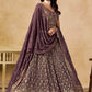 Sehen Sie umwerfend aus in diesem wunderschönen cremefarbenen Lehenga-Set
