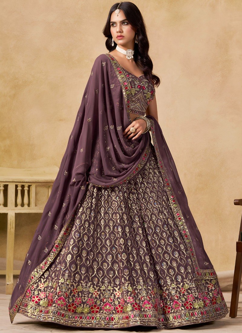 Sehen Sie umwerfend aus in diesem wunderschönen cremefarbenen Lehenga-Set