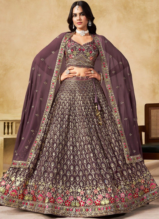 Sehen Sie umwerfend aus in diesem wunderschönen cremefarbenen Lehenga-Set