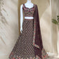 Sehen Sie umwerfend aus in diesem wunderschönen cremefarbenen Lehenga-Set