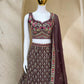 Sehen Sie umwerfend aus in diesem wunderschönen cremefarbenen Lehenga-Set