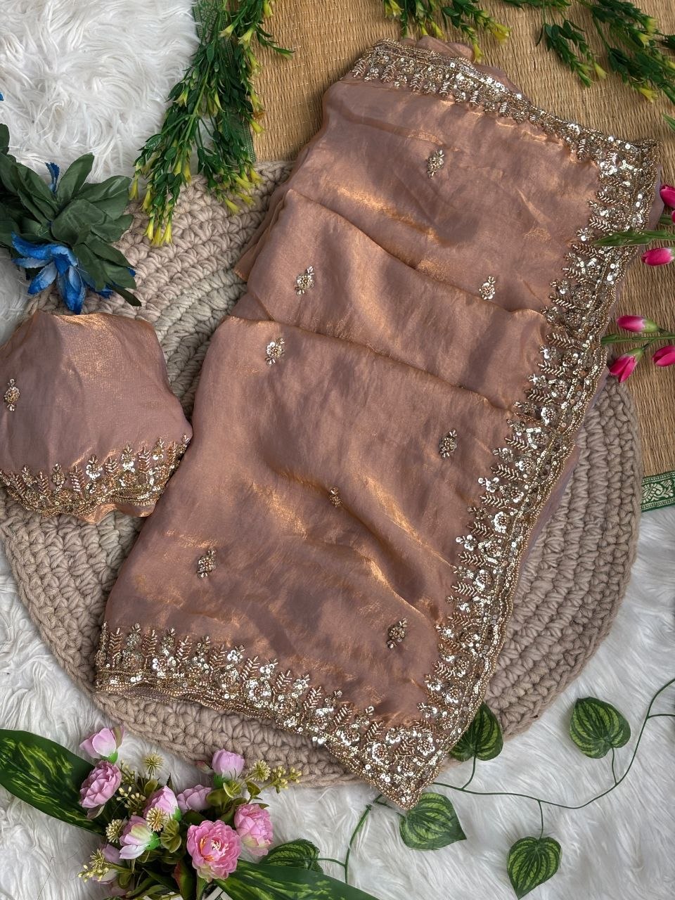 Very soft elegant nd rich look fendy sartin saree