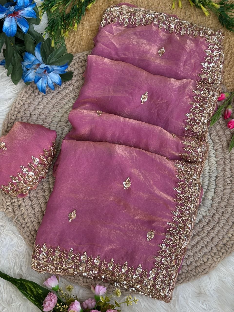 Very soft elegant nd rich look fendy sartin saree