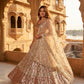 Sehen Sie umwerfend aus in diesem wunderschönen cremefarbenen Lehenga-Set