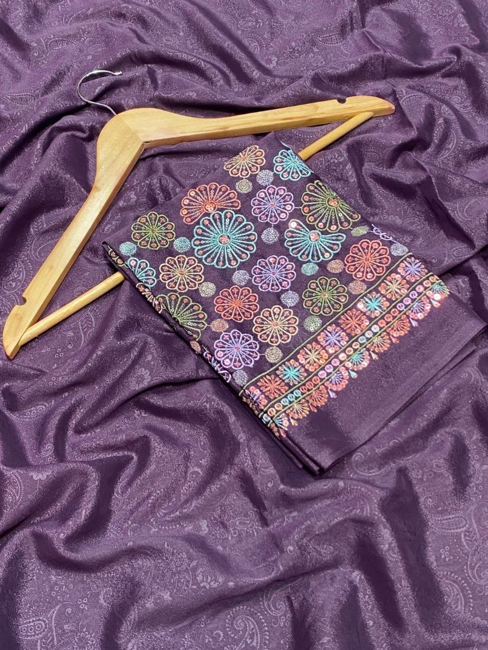luxurious and glamorous trending kareena saree