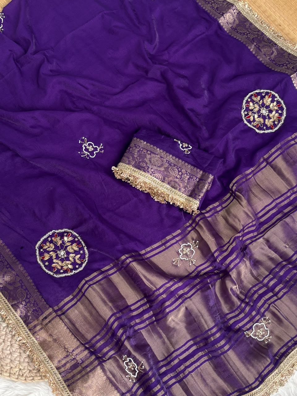 Very Soft nd elegant Rich look fendy sartin fabric saree