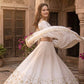 Sehen Sie umwerfend aus in diesem wunderschönen cremefarbenen Lehenga-Set