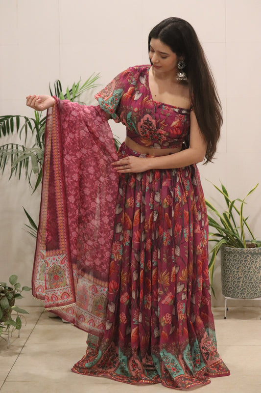 Sehen Sie umwerfend aus in diesem wunderschönen cremefarbenen Lehenga-Set