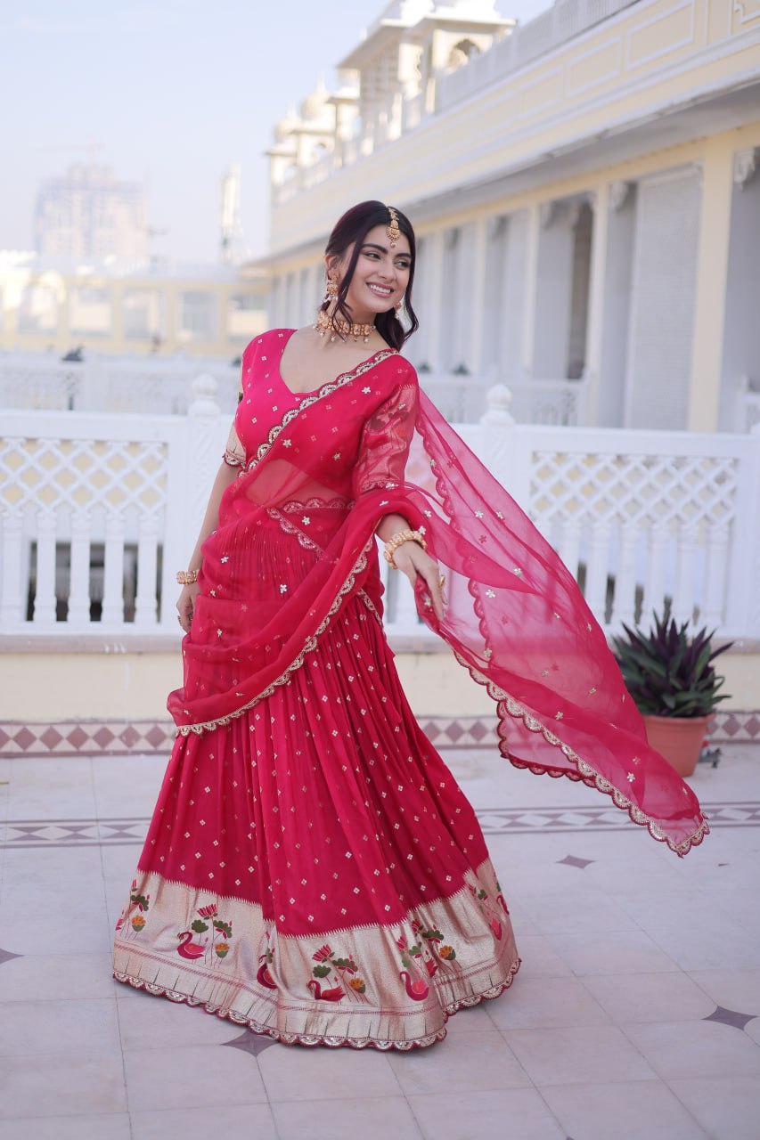 Sehen Sie umwerfend aus in diesem wunderschönen cremefarbenen Lehenga-Set