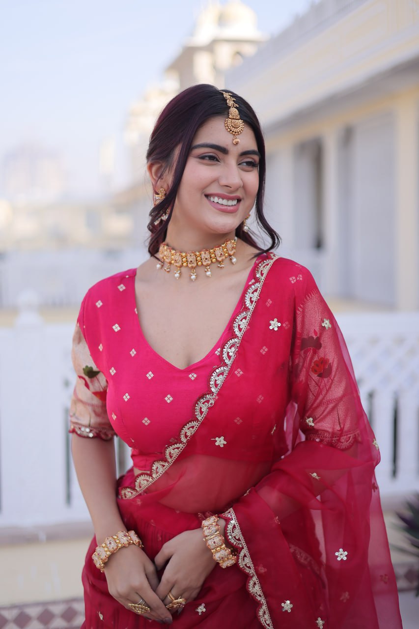 Sehen Sie umwerfend aus in diesem wunderschönen cremefarbenen Lehenga-Set