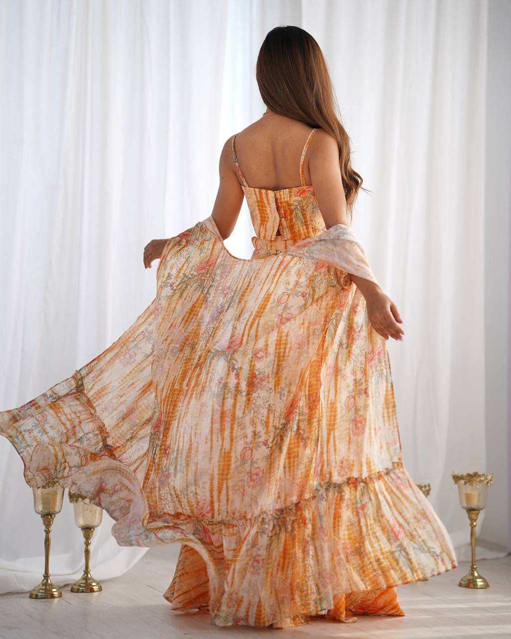 Arbeitsanzug aus schwerer Vichitra-Seide mit Stickereien