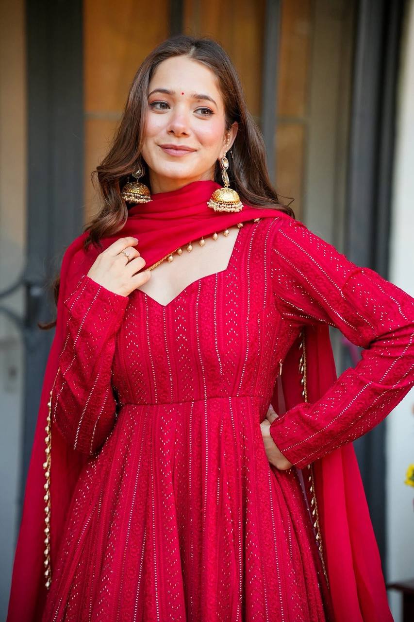 Arbeitsanzug aus schwerer Vichitra-Seide mit Stickereien