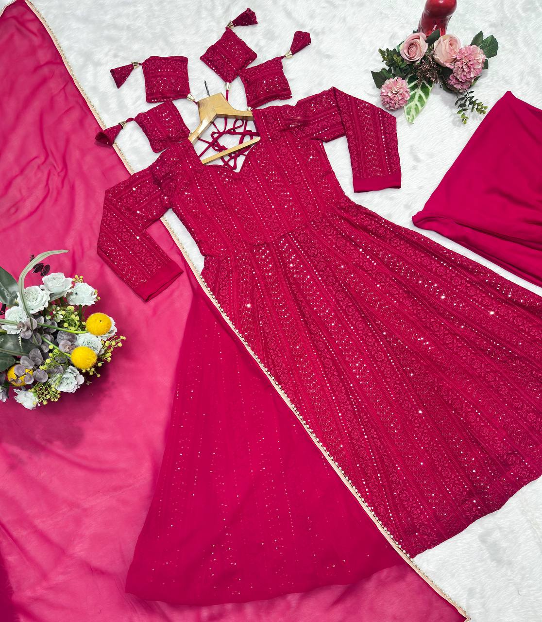 Arbeitsanzug aus schwerer Vichitra-Seide mit Stickereien