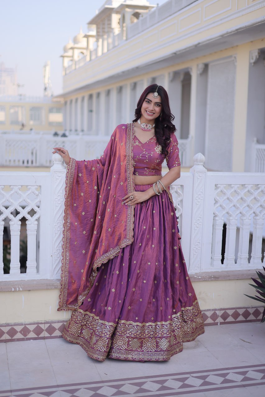 Sehen Sie umwerfend aus in diesem wunderschönen cremefarbenen Lehenga-Set