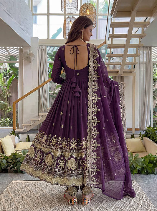 Royal Anarkali that speaks elegance in every thread gown