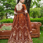 Sehen Sie umwerfend aus in diesem wunderschönen cremefarbenen Lehenga-Set