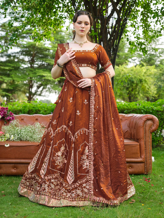 Sehen Sie umwerfend aus in diesem wunderschönen cremefarbenen Lehenga-Set