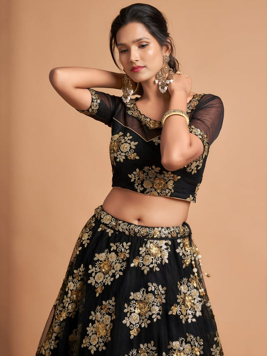Sehen Sie umwerfend aus in diesem wunderschönen cremefarbenen Lehenga-Set