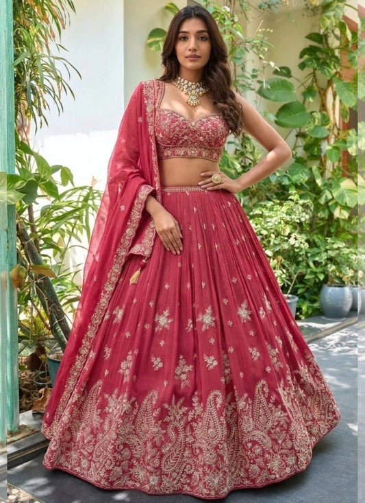 Sehen Sie umwerfend aus in diesem wunderschönen cremefarbenen Lehenga-Set