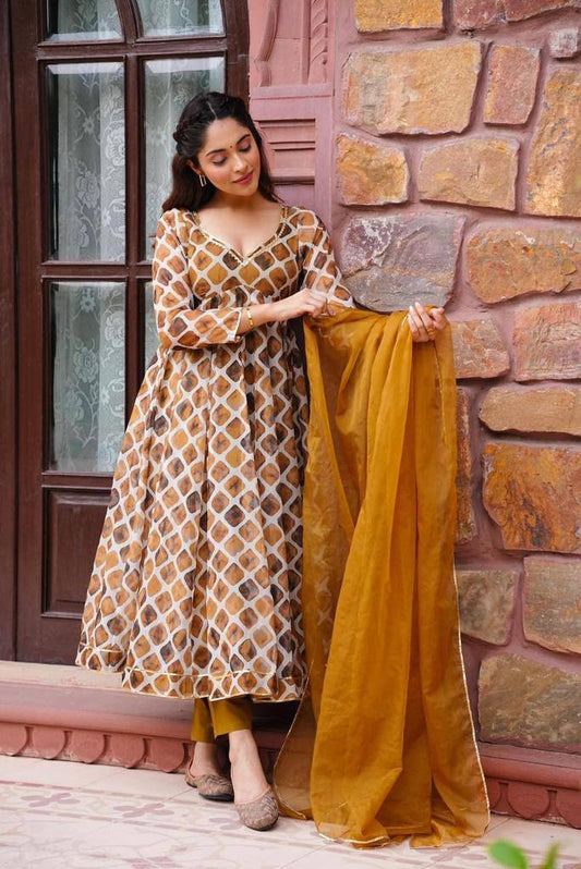 FOX GEOGETTE FABRIC GOWN WITH ORGANZA DUPATTA