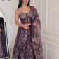 Sehen Sie umwerfend aus in diesem wunderschönen cremefarbenen Lehenga-Set